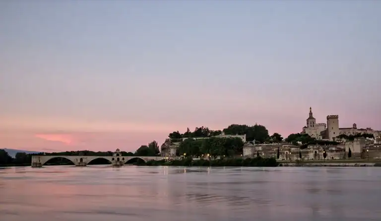 Pont d'avignon au couché du soleil