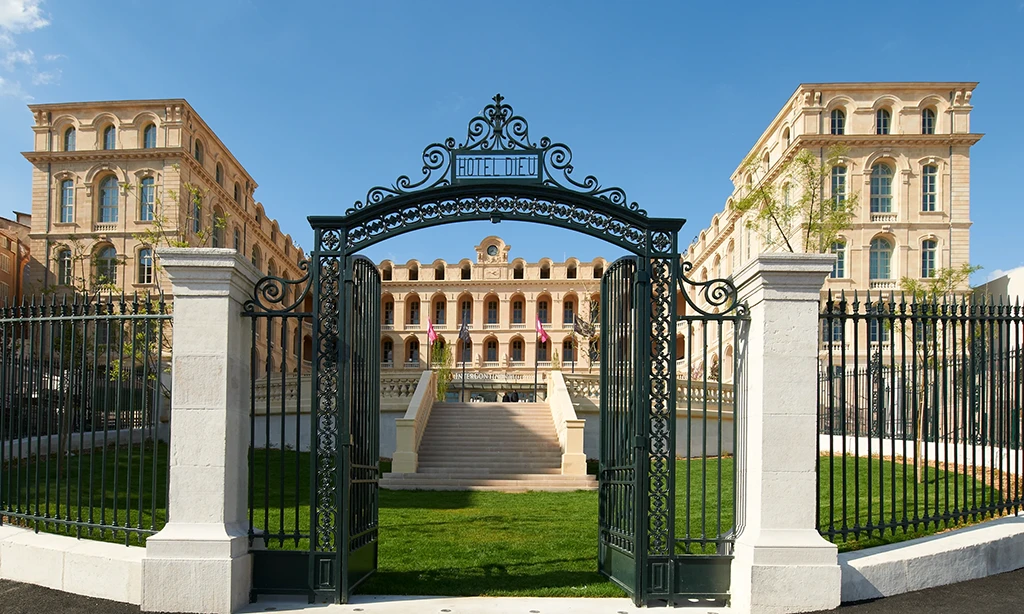 Façade de l'Intercontinental Hôtel Dieu Marseille