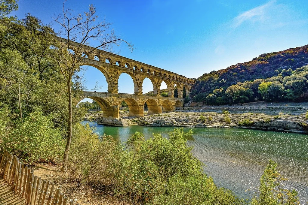 Pont du Gard vu de la rive