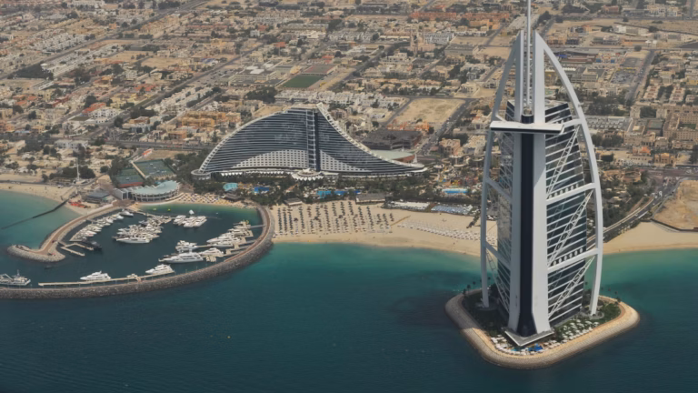 Vue aérienne du Burj Al Arab à Dubaï