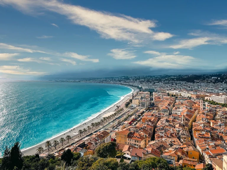 Vieille ville de Nice vue de la colline du chateau