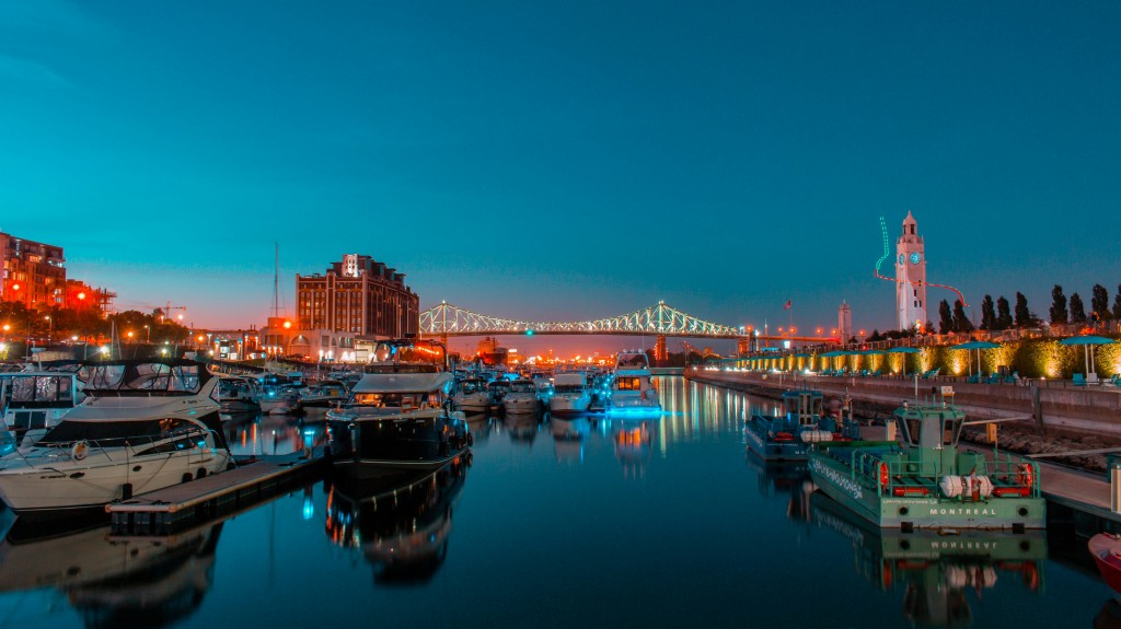 Port de Montréal à la tombée de la nuit