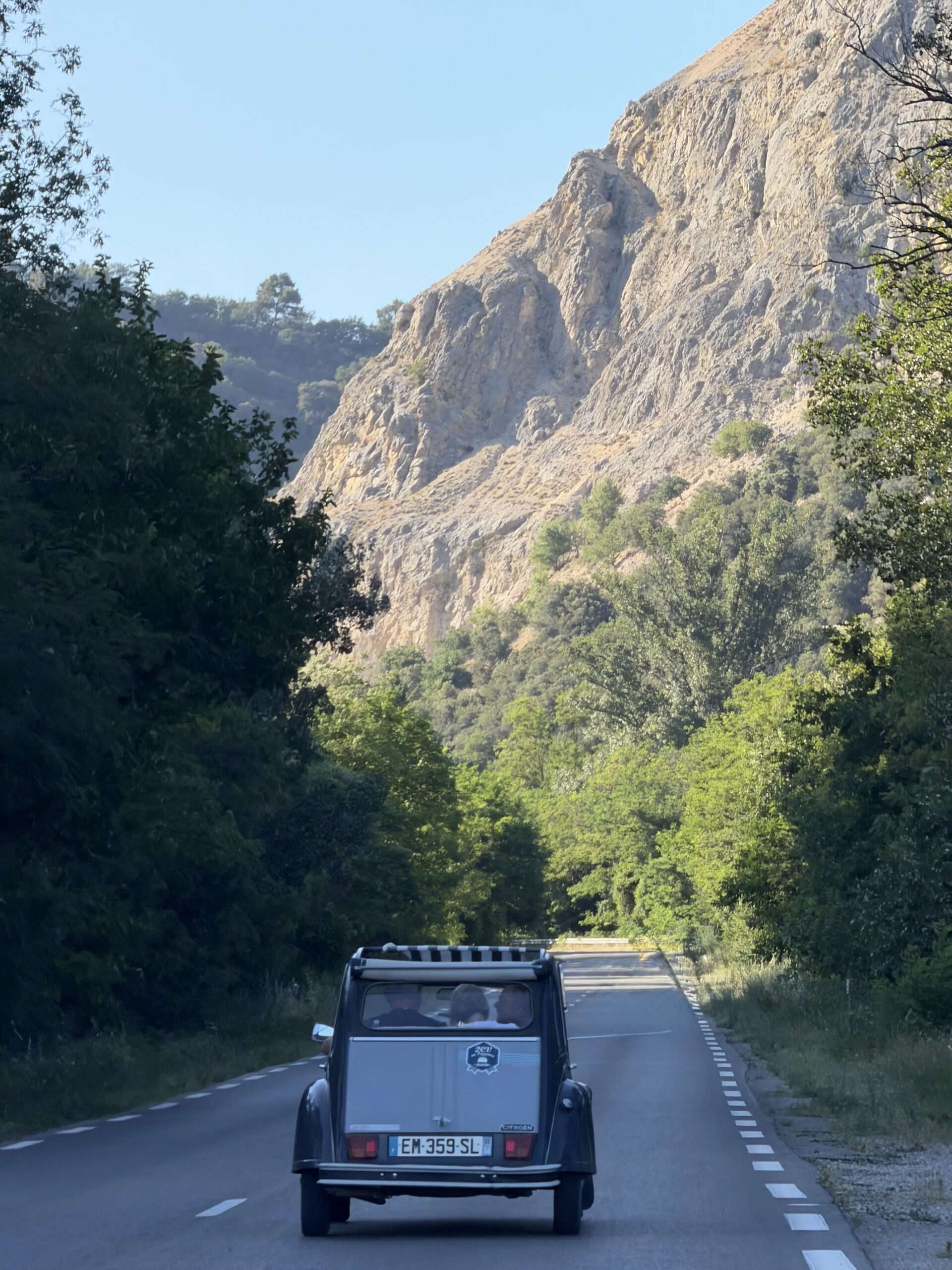 2CV Rally in Haute-Provence: Discover the Pays de Banon